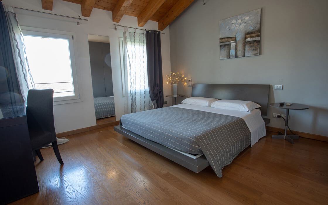 double room with double bed in Castelfranco Veneto
