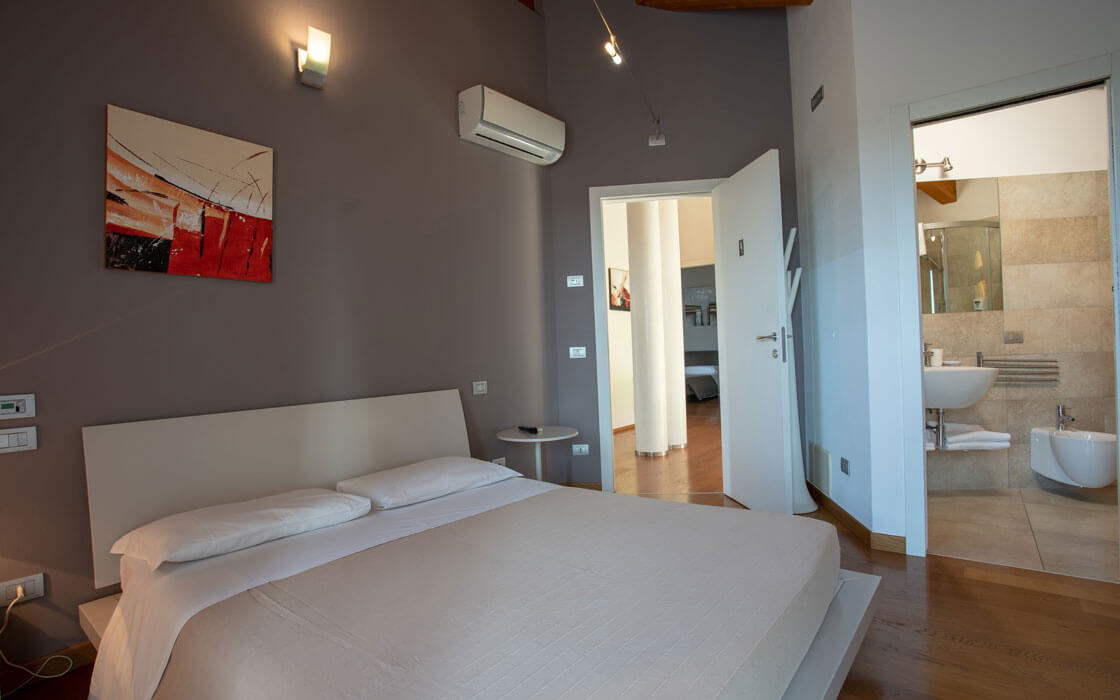 double room with en-suite bathroom bnb magrine treviso